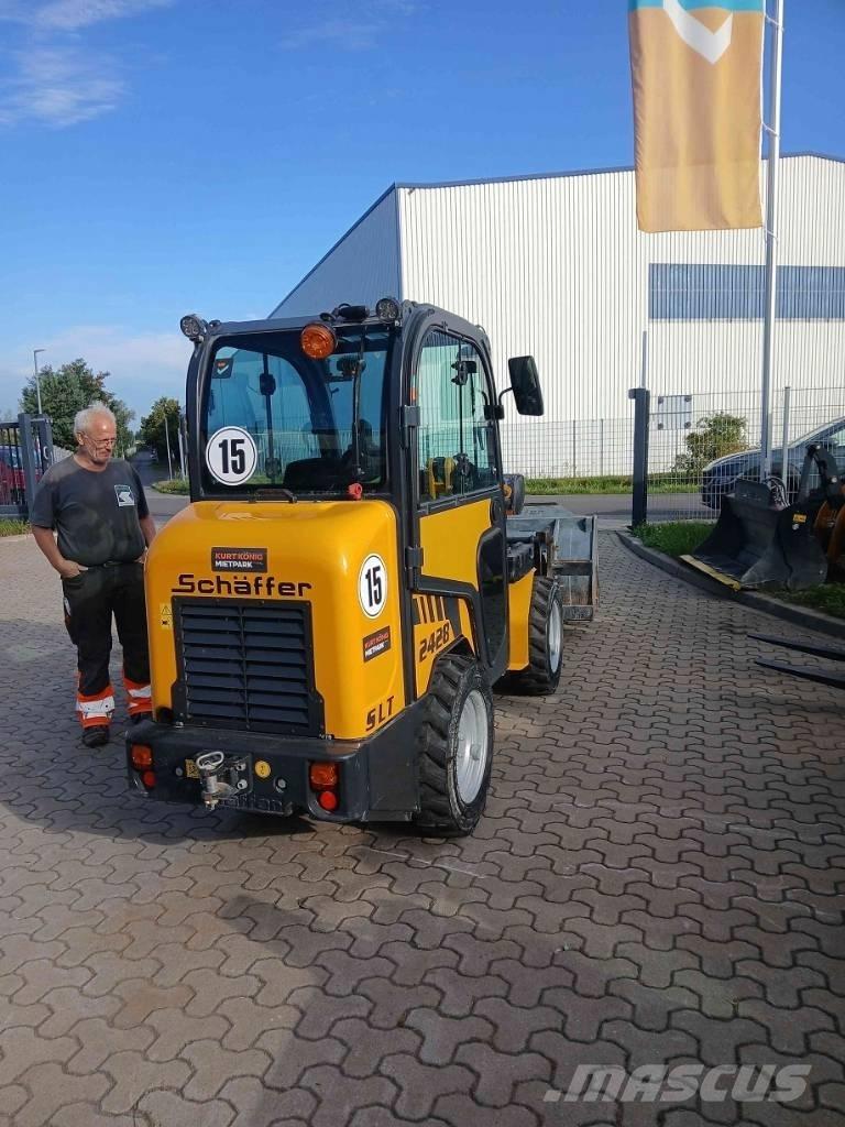 Schäffer 2428 SLT Šmykom riadené nakladače