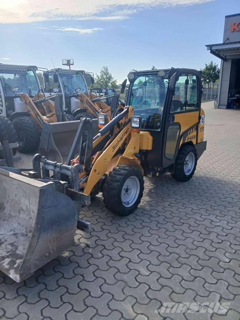 Schäffer 2428 SLT Šmykom riadené nakladače