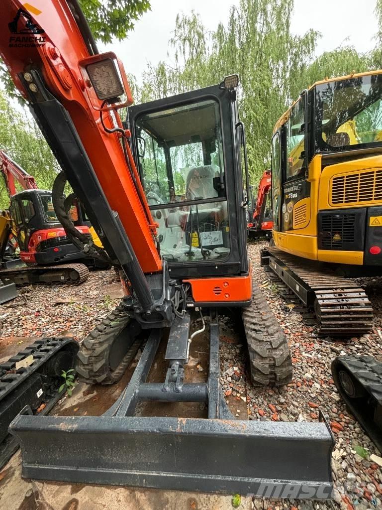 Hitachi U35 Mini rýpadlá < 7t