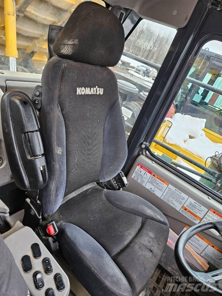 Komatsu HD465-8 Stavebné sklápače