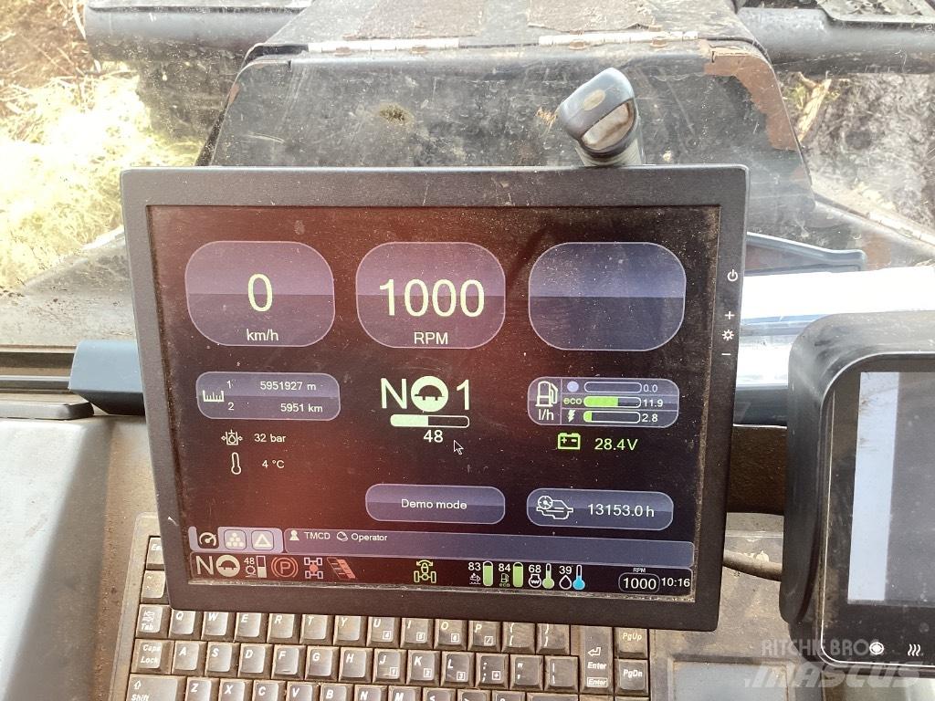 Komatsu 845 Lesné traktory