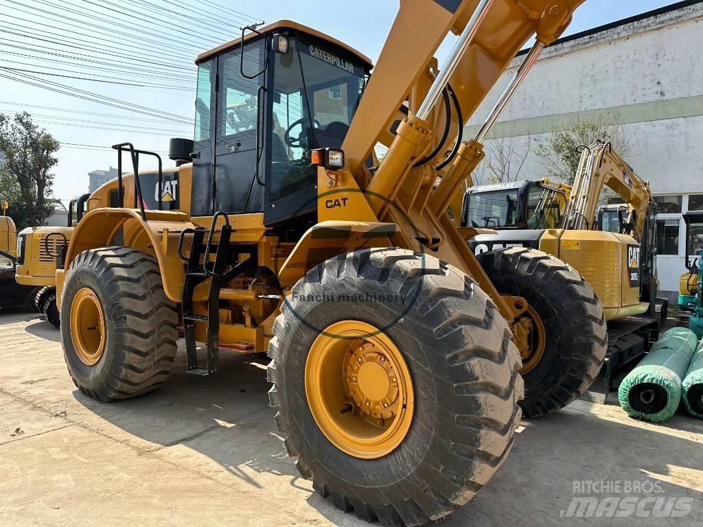 CAT 966 Kolesové nakladače