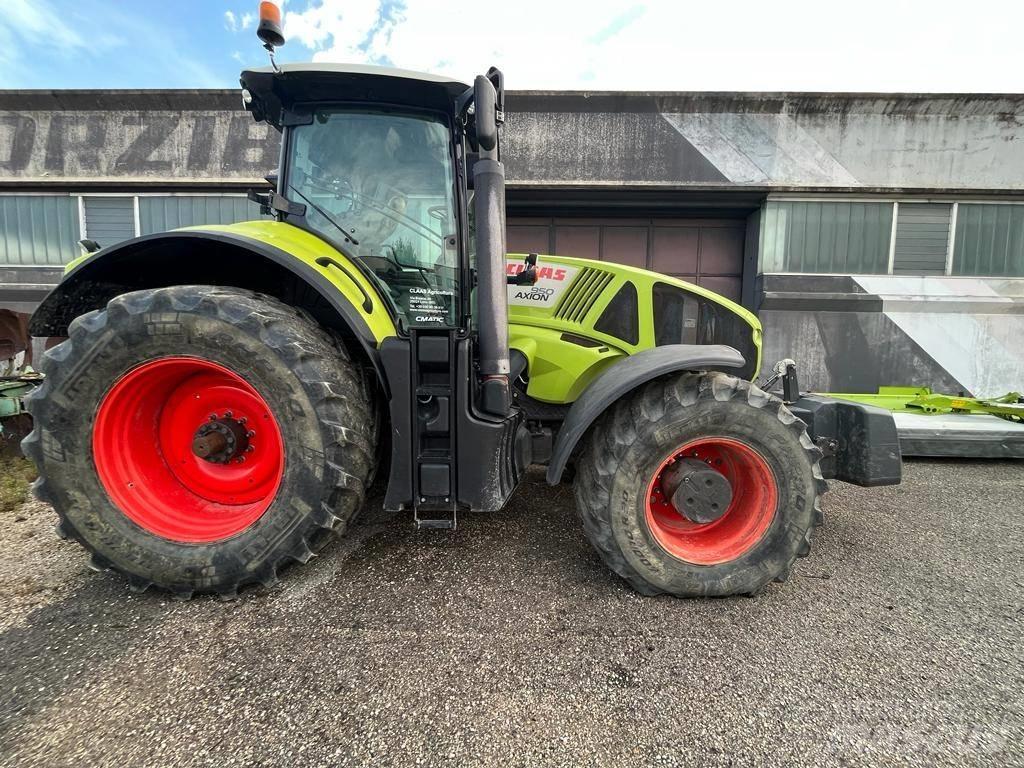 CLAAS Axion 810 Traktory