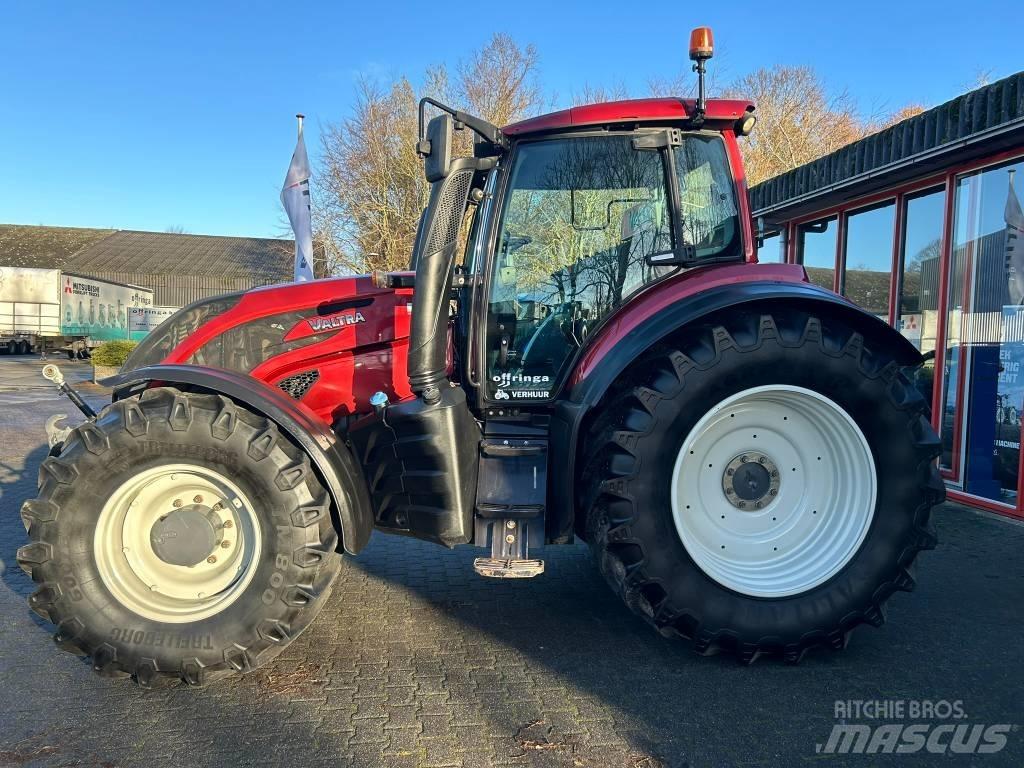 Valtra T234A Traktory