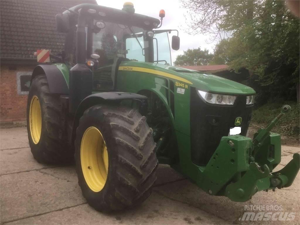 John Deere 8345R Traktory