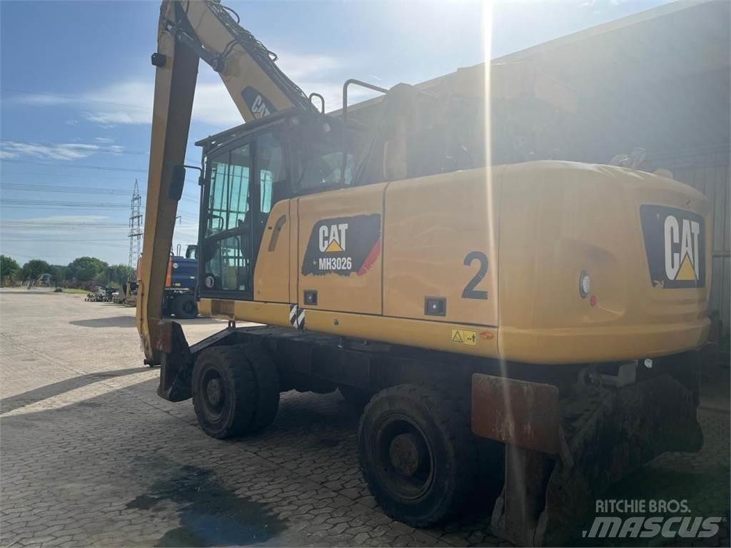 CAT MH3026 Kolesové rýpadlá
