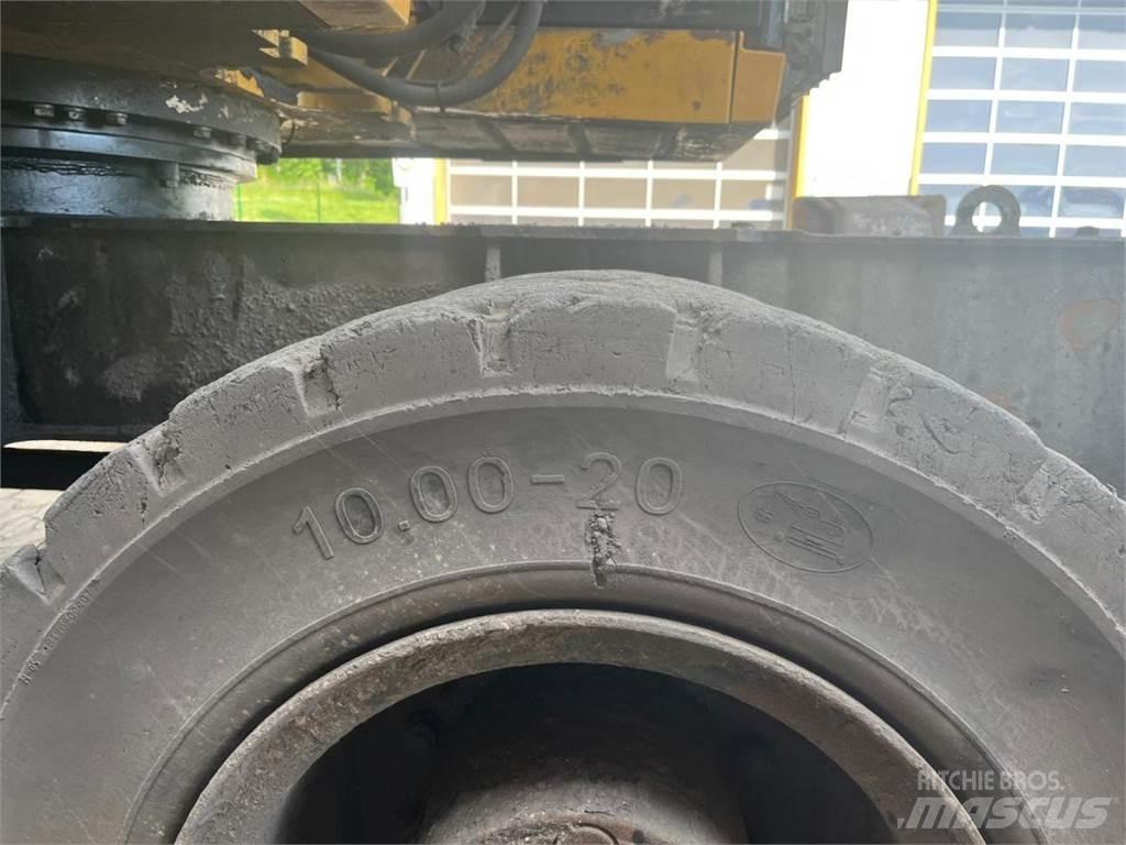 CAT MH3026 Kolesové rýpadlá