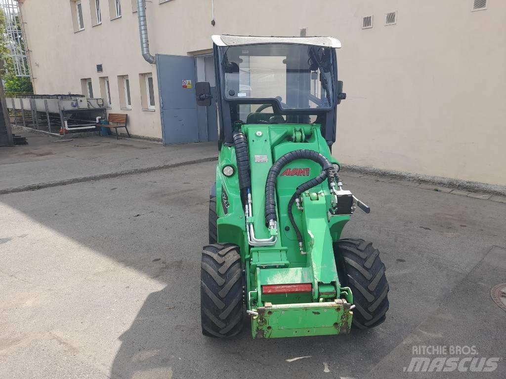 Avant 528 ROPS Manipulácia s materiálom - ostatné