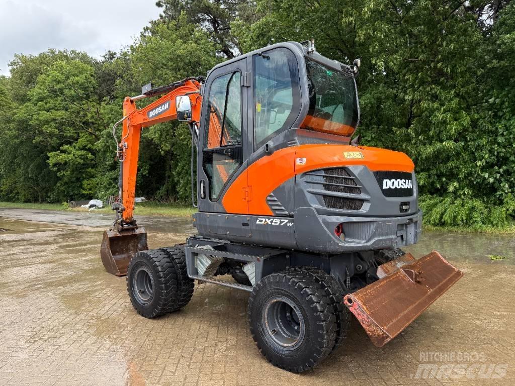 Doosan DX 57 W Kolesové rýpadlá