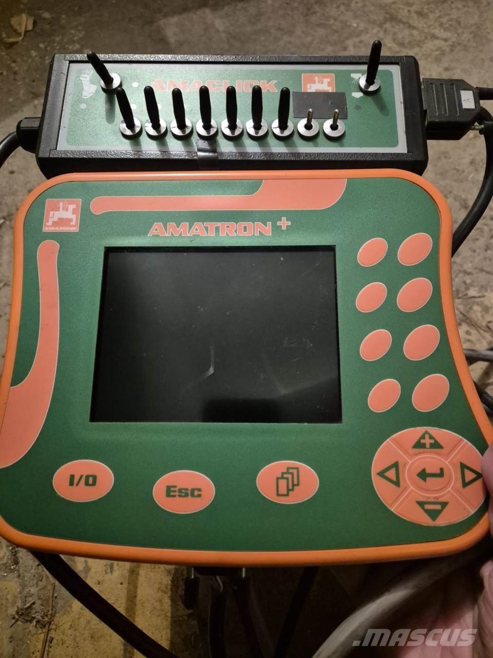 Amazone UX 4200 Ťahané postrekovače