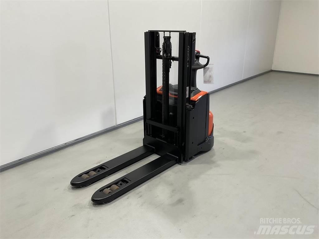 Toyota SWE200D Samohybné vozíky