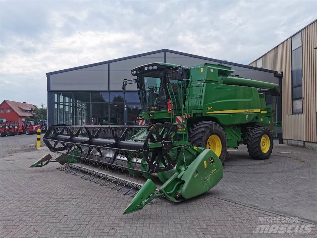 John Deere T560 Kombinované zberacie stroje