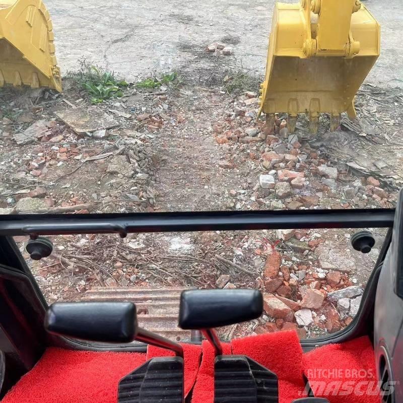 Komatsu PC 138 Pásové rýpadlá
