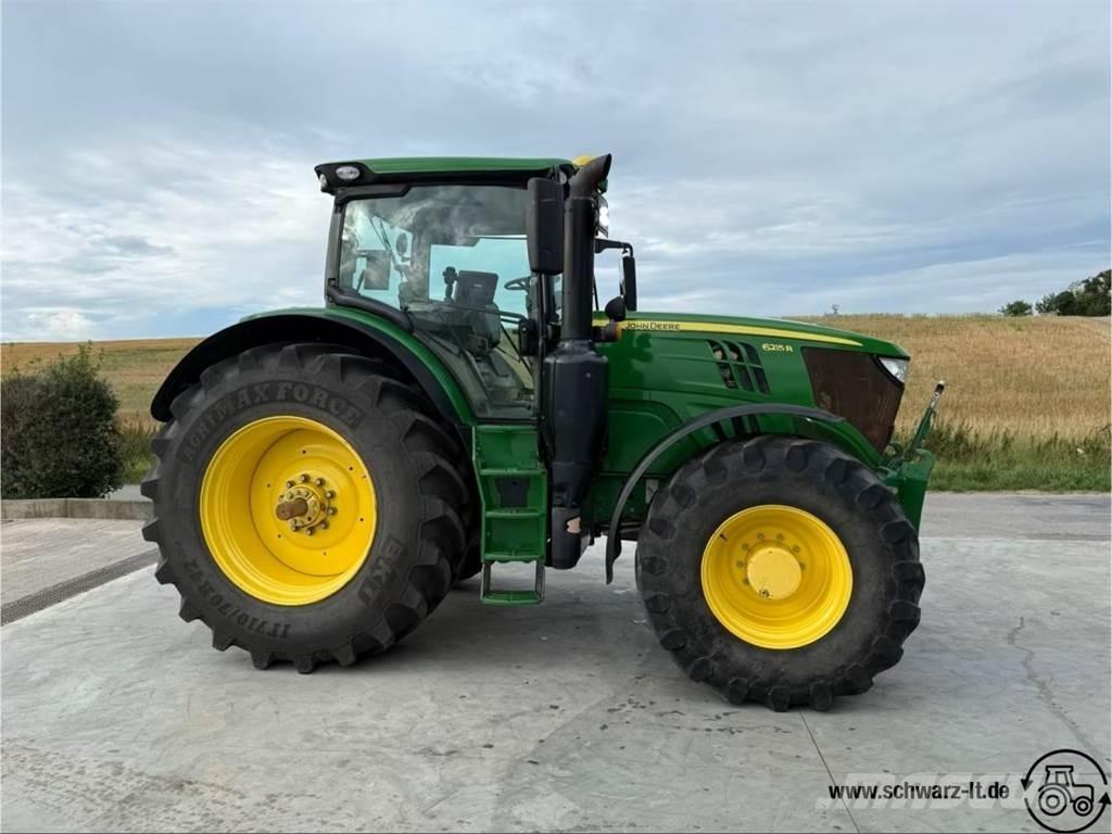 John Deere 6215R Traktory