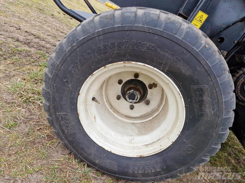 New Holland BR 750 Lisy na okrúhle balíky
