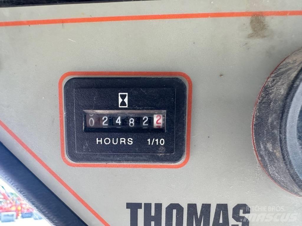 Thomas T137 Šmykom riadené nakladače