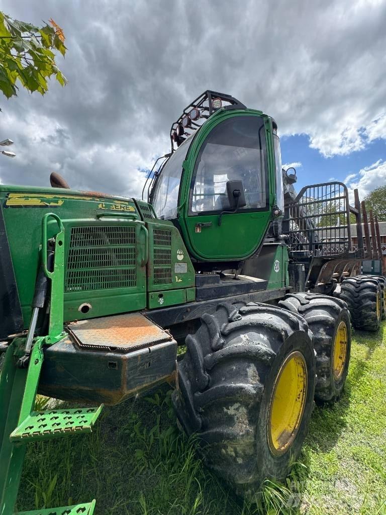 John Deere 1210 E Lesné traktory