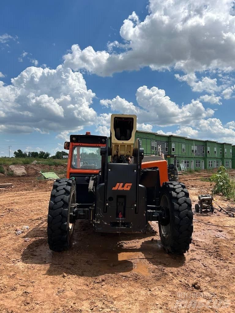 JLG Telehandler Teleskopické manipulátory