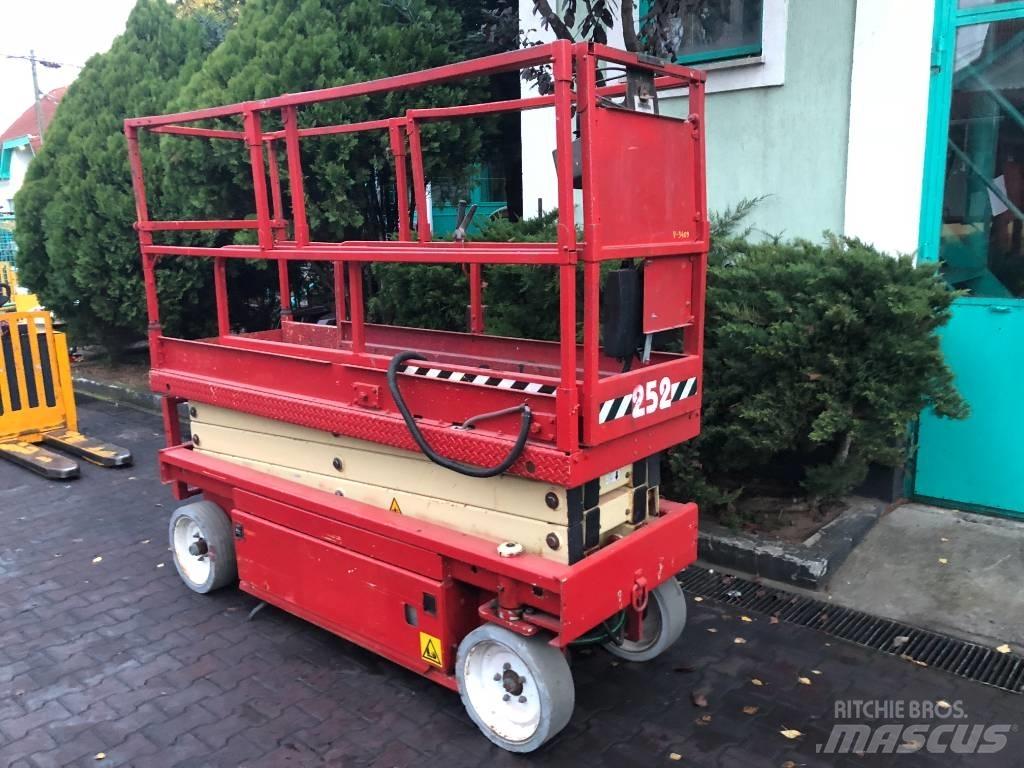 JLG 2030 F3    V-3409 Vertikálne stĺpové výťahy