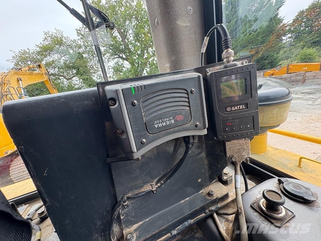 Komatsu D65PXI-18 Pásové dozéry
