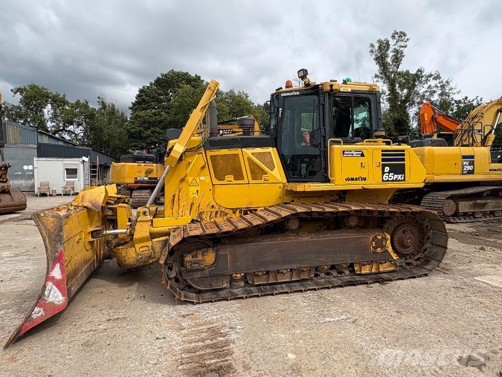 Komatsu D65PXI-18 Pásové dozéry