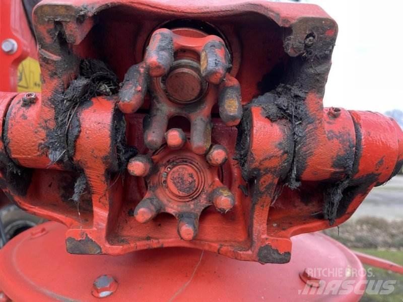 Kuhn GF 13002 Obracače a zhrabovače sena