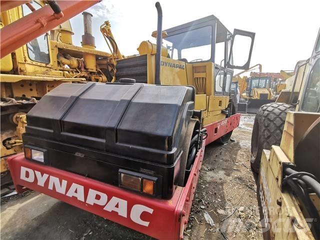 Dynapac CC421 Ťahačové valce