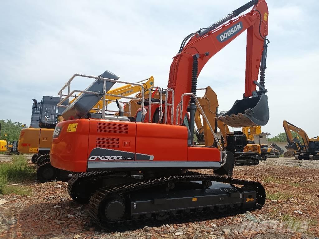 Doosan DX 300 Pásové rýpadlá