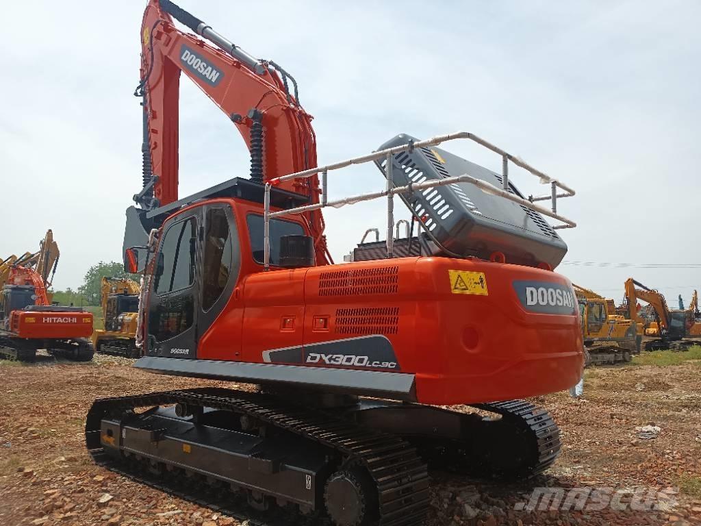 Doosan DX 300 Pásové rýpadlá