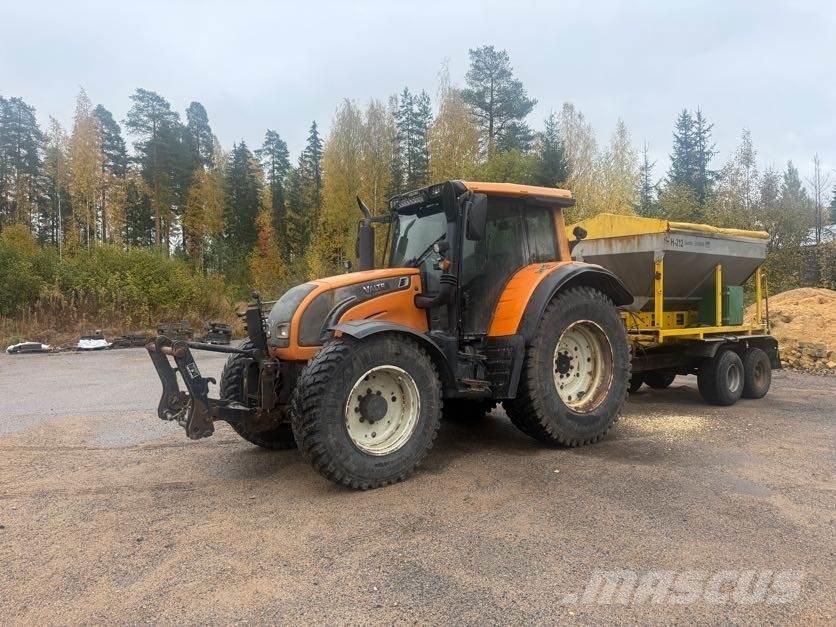 Valtra N142 Traktory