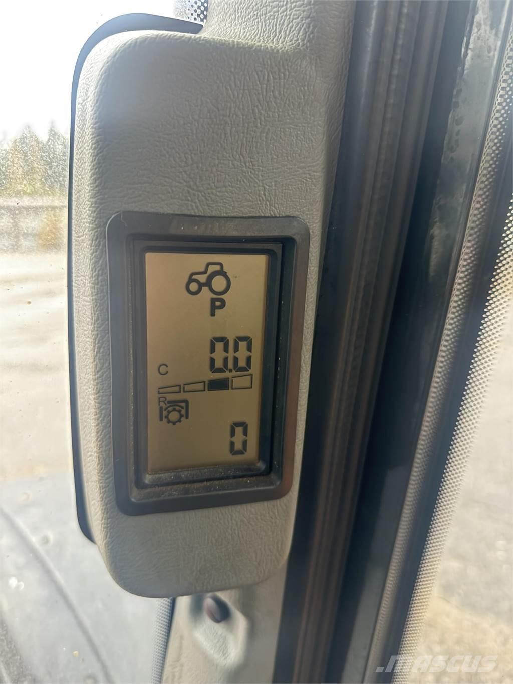 Valtra N142 Traktory