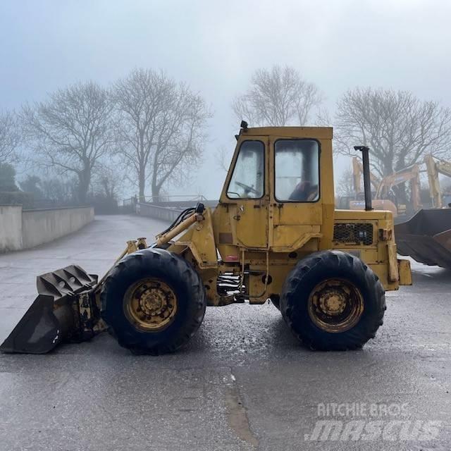 CAT 910 Kolesové nakladače