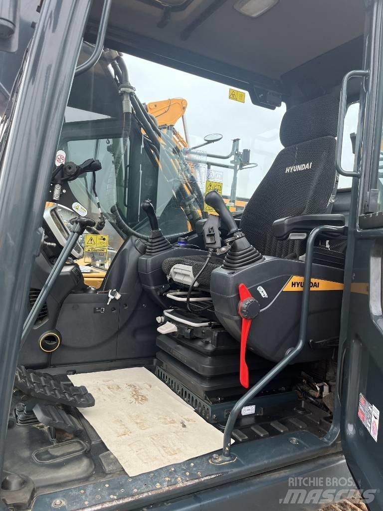 Hyundai HX 220 Pásové rýpadlá