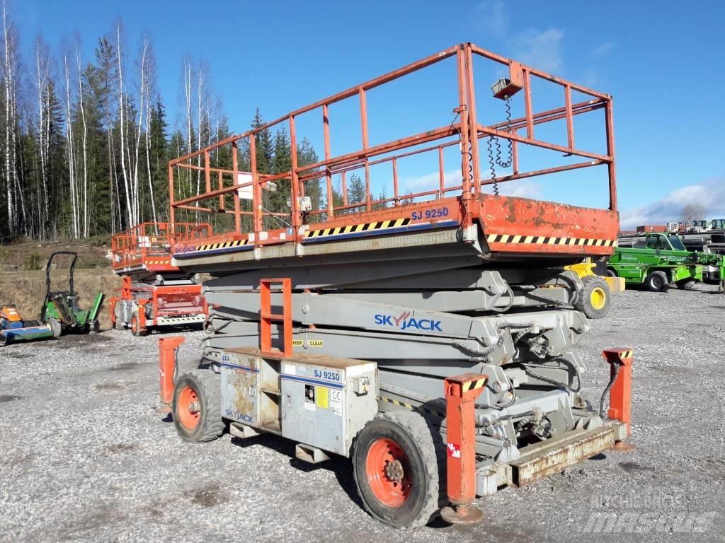 SkyJack SJ 9250 Nožnicové zdvíhacie plošiny
