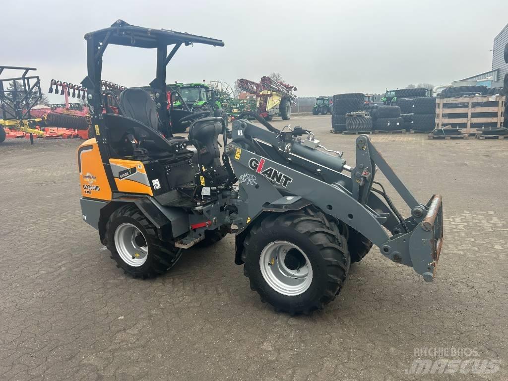 GiANT 2300 Xtra HD Viacúčelové nakladače