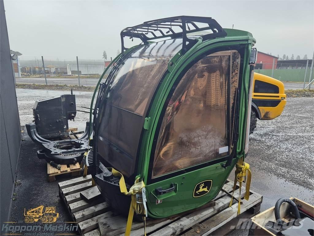 John Deere 1270G Kabíny a interiér