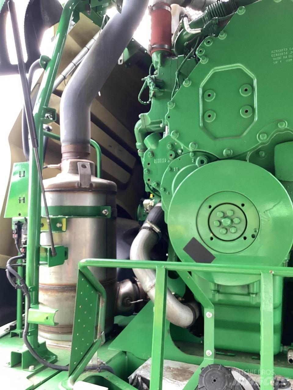 John Deere 8300 Samochodné kosačky
