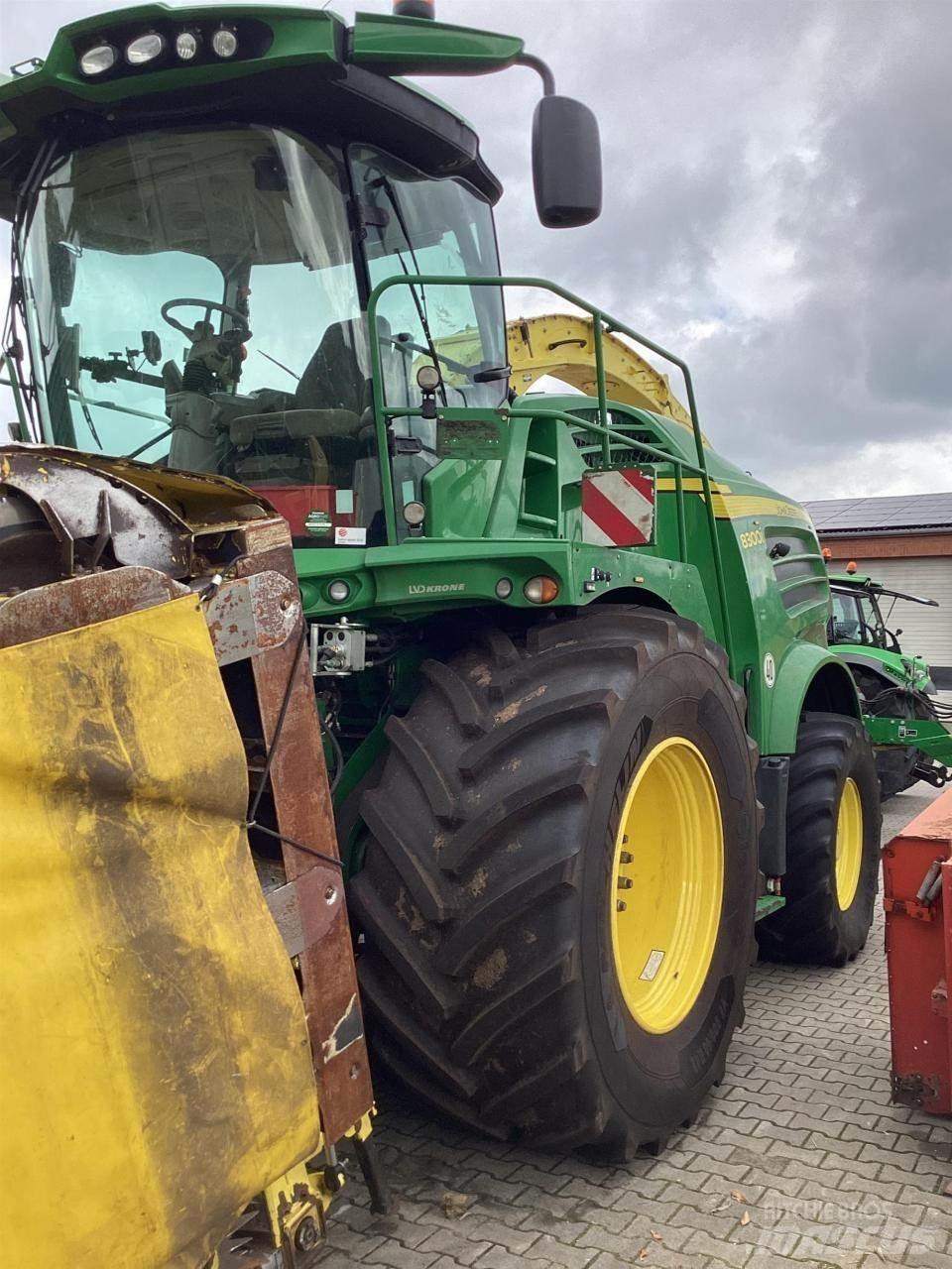 John Deere 8300 Samochodné kosačky