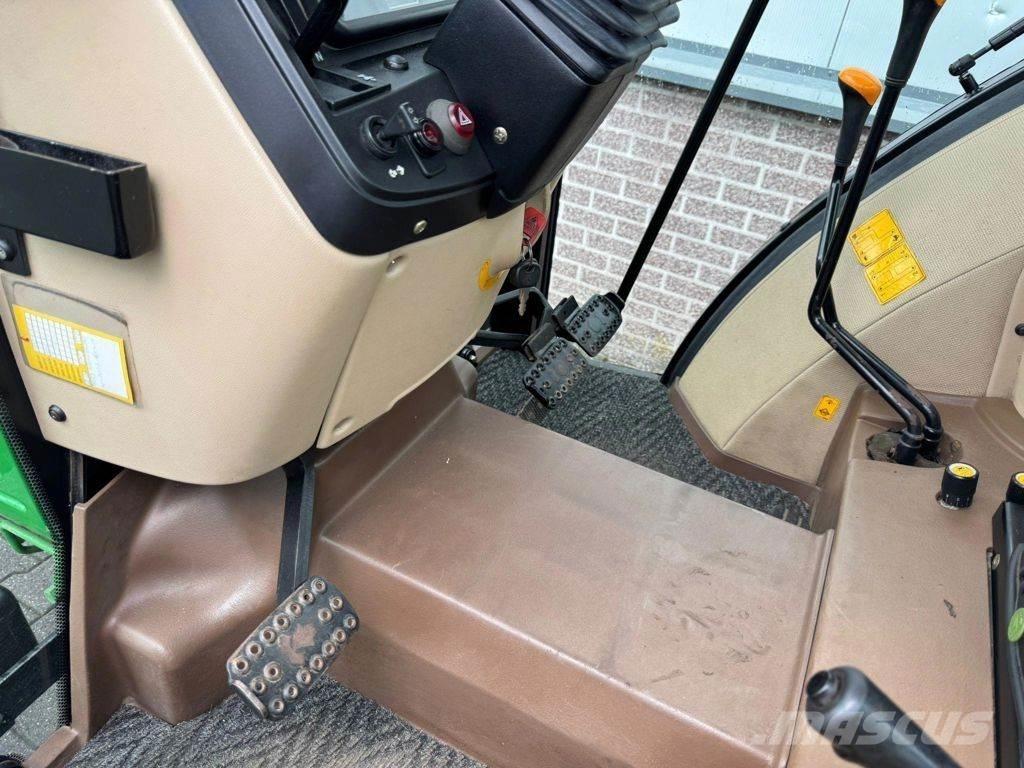 John Deere 5215 Posýpače soli a piesku