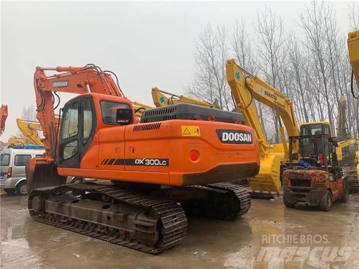 Doosan DX 300 Pásové rýpadlá
