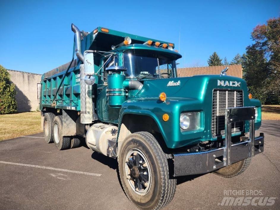 Mack 690S Sklápače