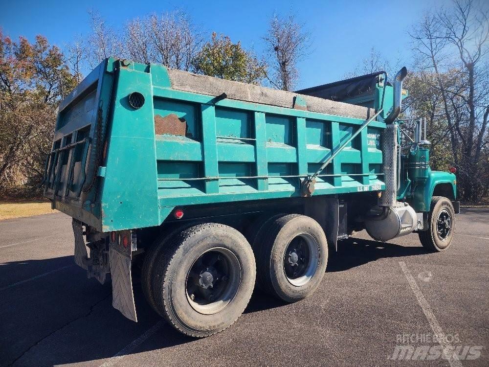 Mack 690S Sklápače