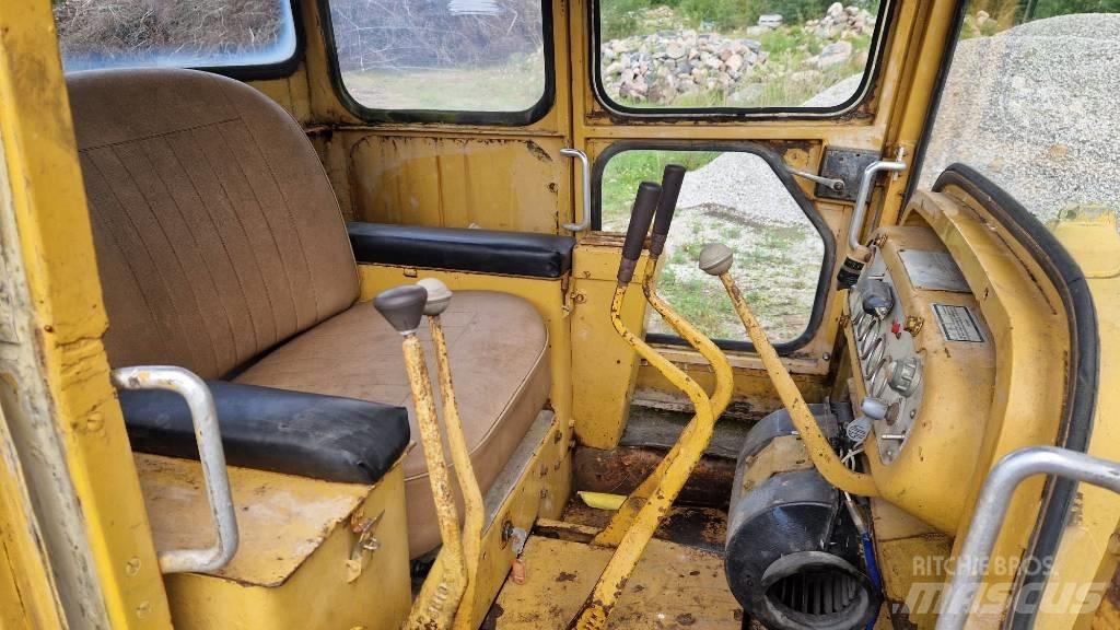 CAT D 4 D Pásové dozéry