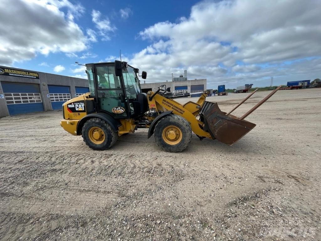 CAT 906M Kolesové nakladače