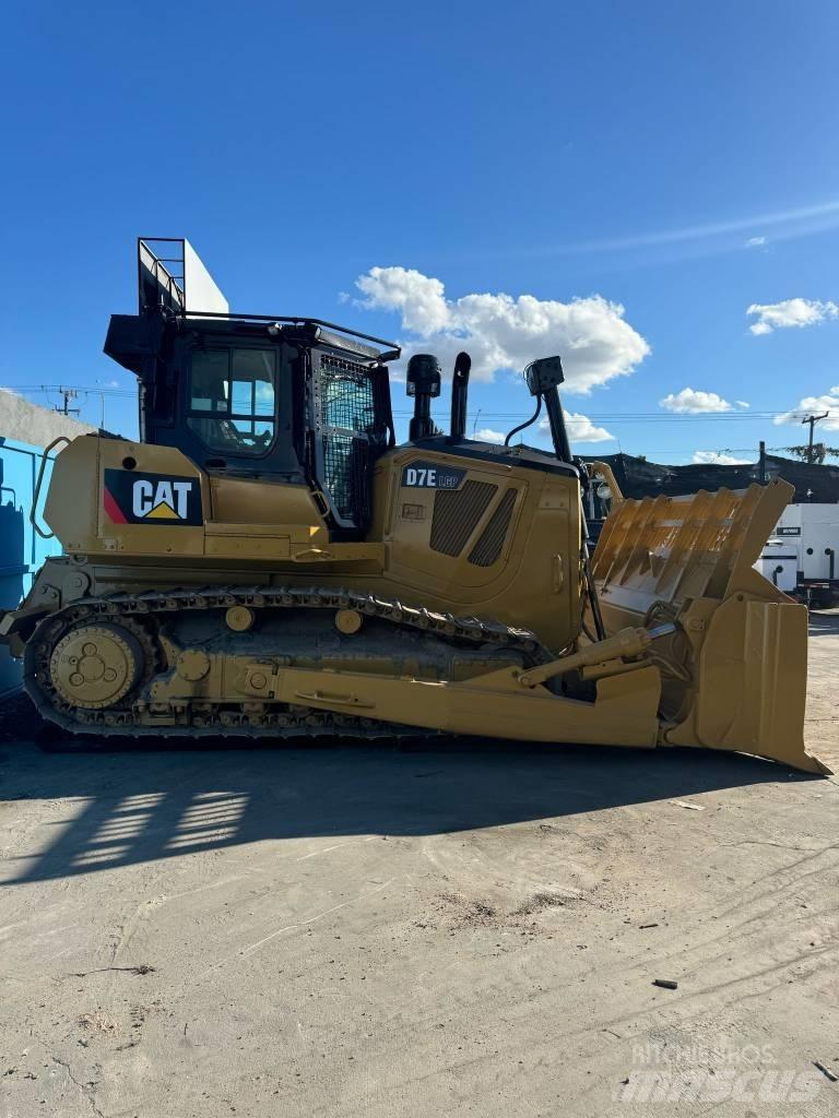 CAT D 7 E LGP Pásové dozéry