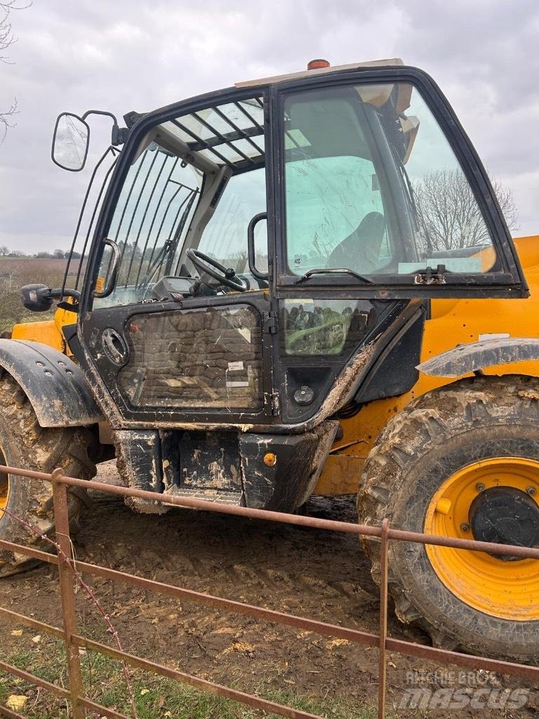 JCB 535-95 Pásové rýpadlá