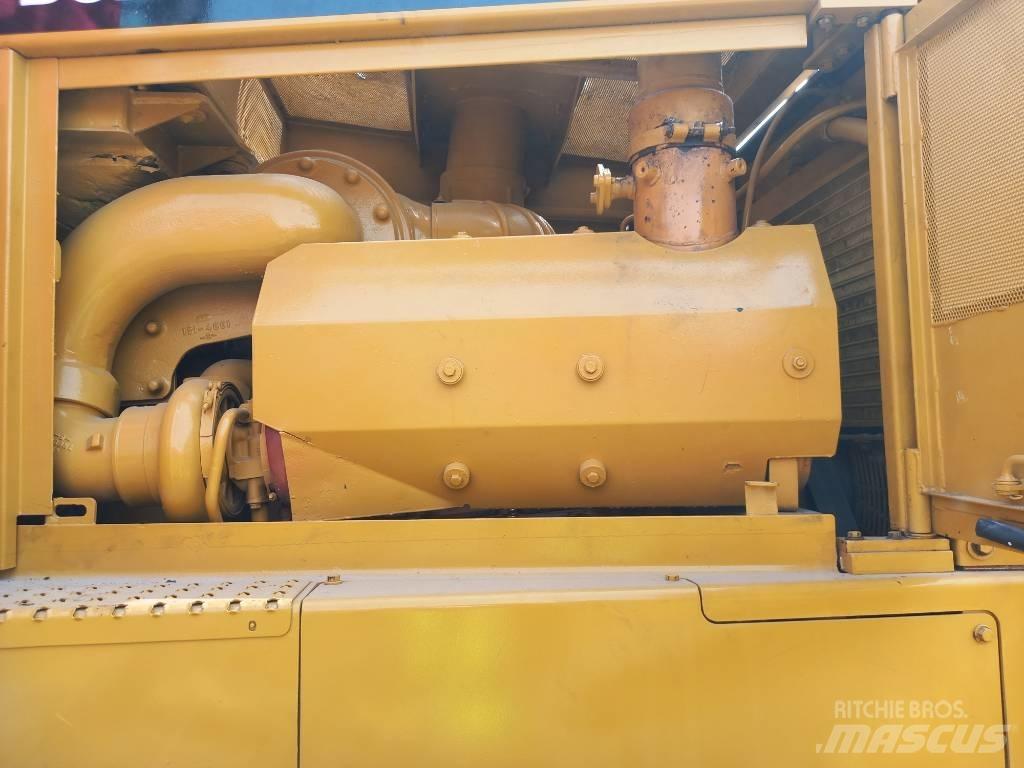 CAT D8R (Abu Dhabi) Pásové dozéry