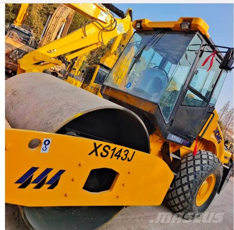 XCMG XS 142 J Ťahačové valce