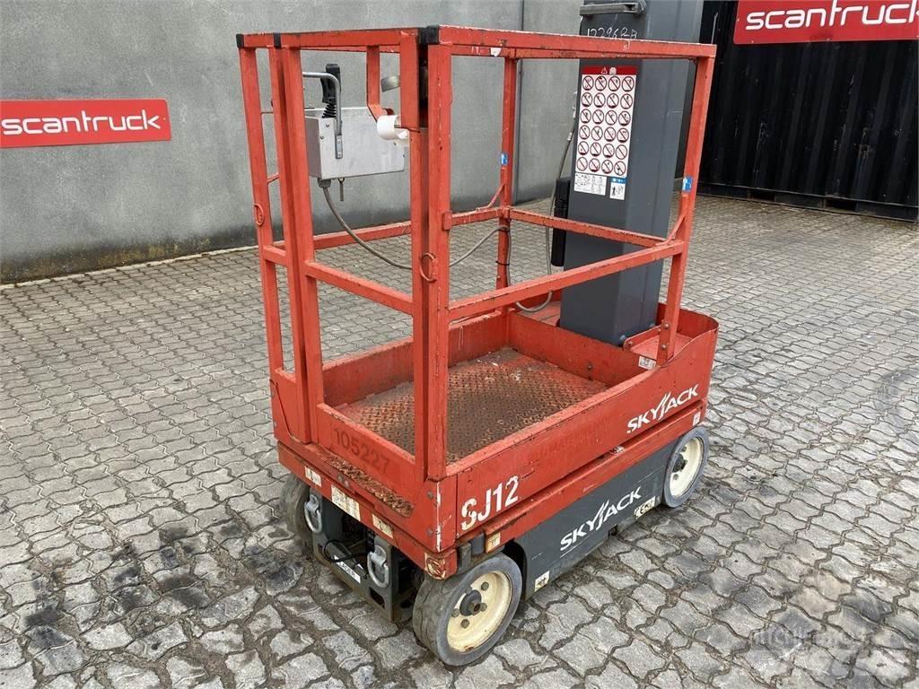 SkyJack SJ12 Vertikálne stĺpové výťahy