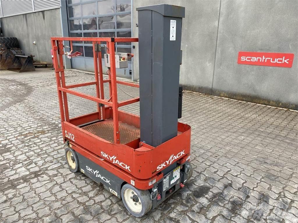 SkyJack SJ12 Vertikálne stĺpové výťahy